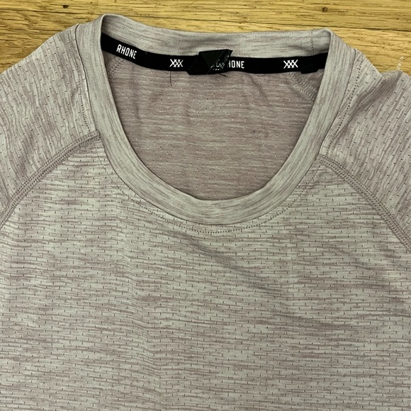 Men’s medium Rhone workout short sleeve shirt - Picture 5 of 6